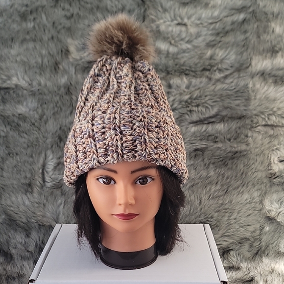 Cozy Multicolor Knit Beanie with Pom-Pom - Picture 8 of 8